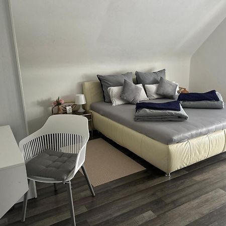 Privat Cozy Room In Mudau Exteriör bild